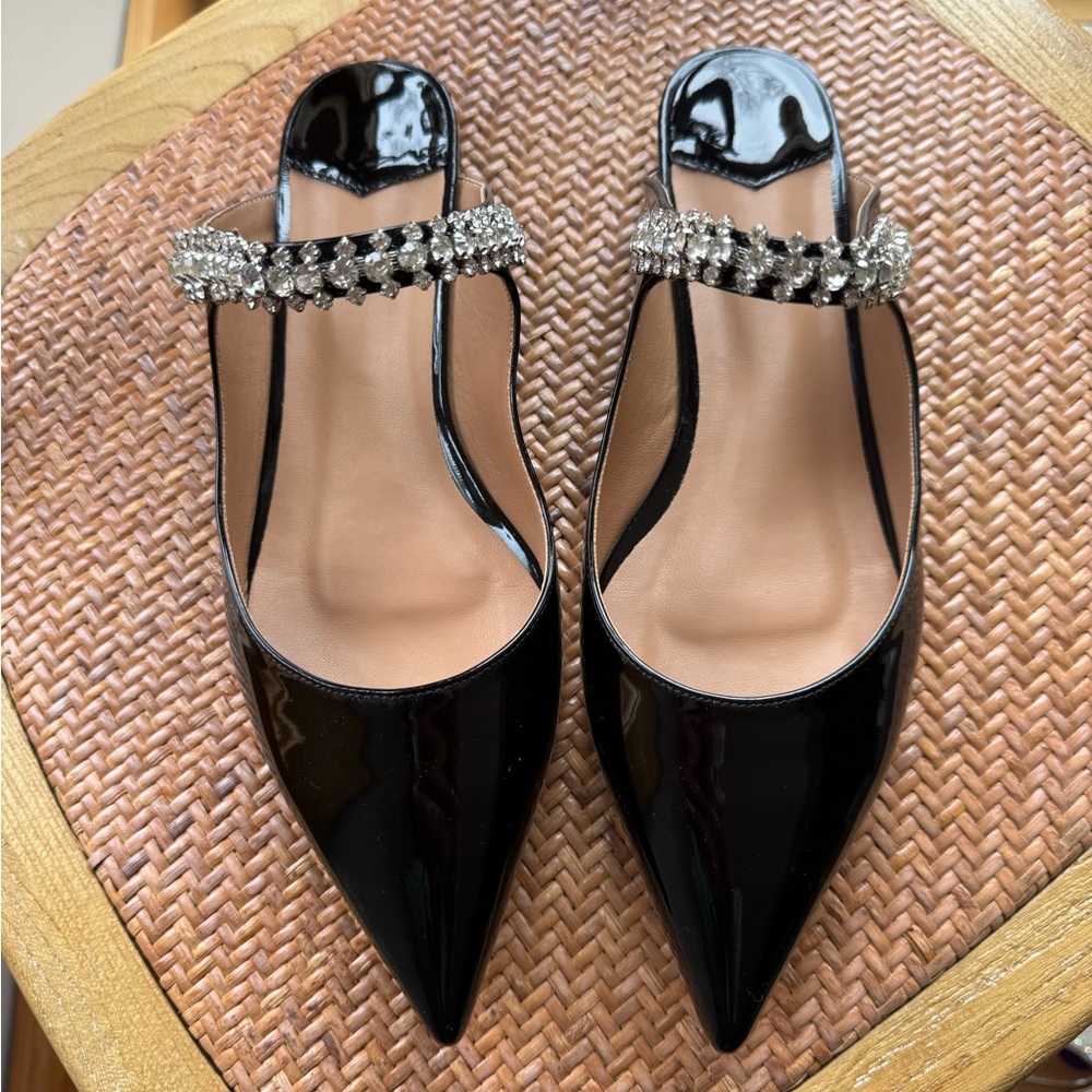 Elegant Black Women's Shoes with Crystal Strap Detail